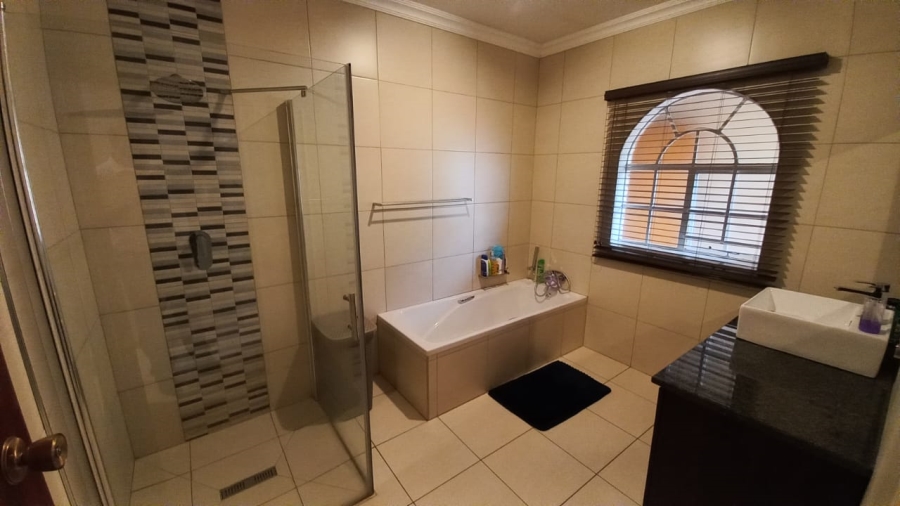 4 Bedroom Property for Sale in Van Der Hoff Park North West